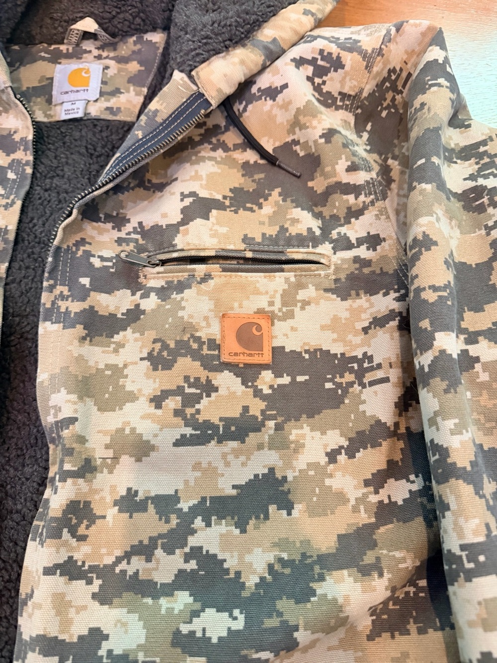 Carhartt Men's digital Camo Hooded Work Jacket in Olive/Tan - Picture 3 of 10